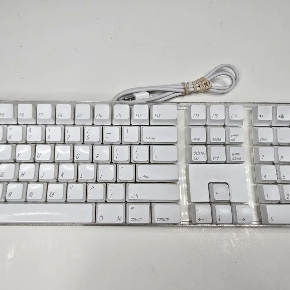 ⌨ Apple A1048 USB Wired Keyboard White Full Size Ergonomic Mac OS X Compatible